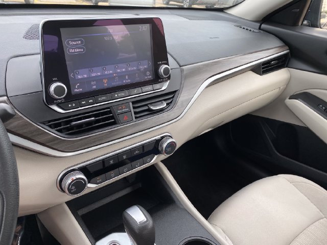 Used 2025 Nissan Altima 2.5 SV FWD image 17