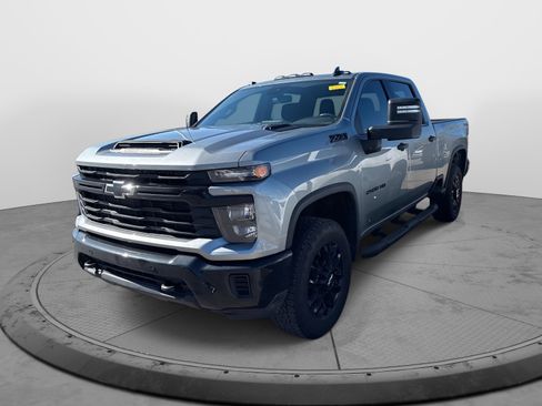 Used 2025 Chevrolet Silverado 2500 Custom w/ Custom Value Package image 5