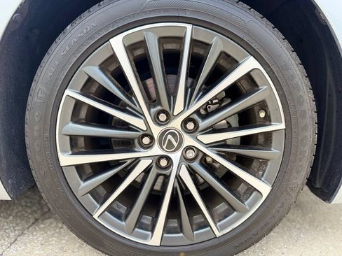Used 2023 Lexus ES 350 w/ Premium Package FWD image 12