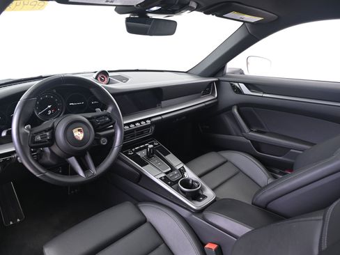 Used 2020 Porsche 911 Carrera S image 4