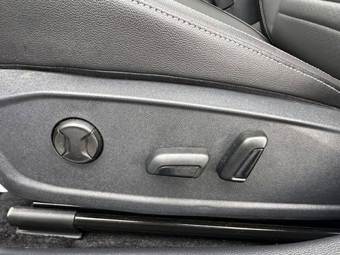 Used 2023 Volkswagen Jetta SE w/ Panoramic Sunroof Package image 19