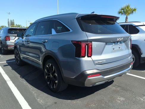Certified 2025 Kia Sorento EX image 8