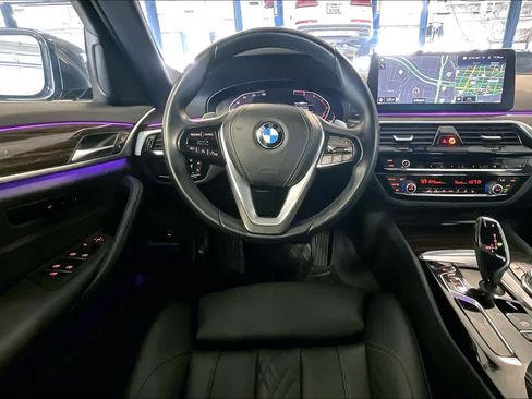 Used 2023 BMW 530i w/ Convenience Package RWD image 5