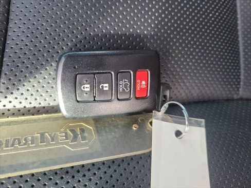 Certified 2019 Toyota Highlander Limited AWD/4WD image 40