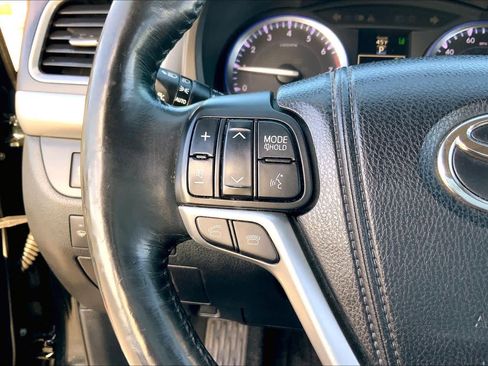 Used 2014 Toyota Highlander Limited Platinum image 22