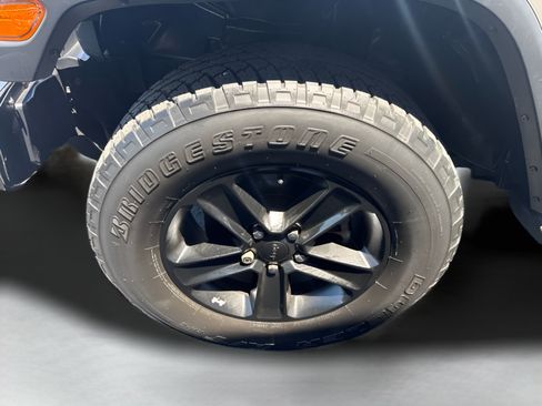 Used 2020 Jeep Wrangler Unlimited Sahara AWD/4WD image 20