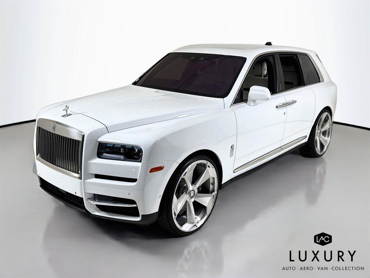 Used 2022 Rolls-Royce Cullinan w/ Cullinan Package AWD/4WD image 3