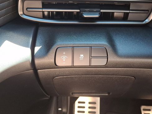 Certified 2025 Hyundai Elantra Sport FWD image 22