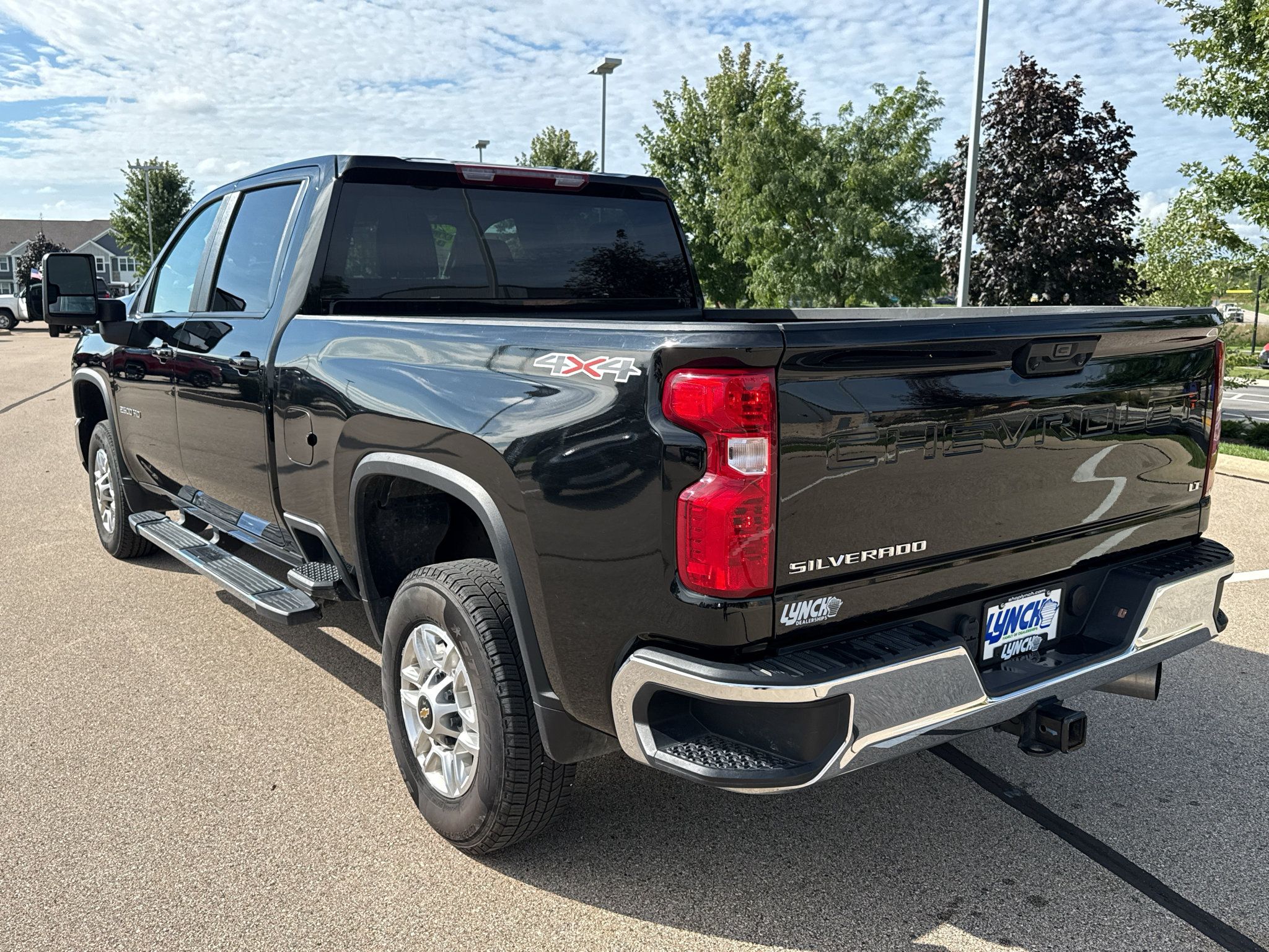Used 2025 Chevrolet Silverado 2500 LT w/ Convenience Package AWD/4WD image 3