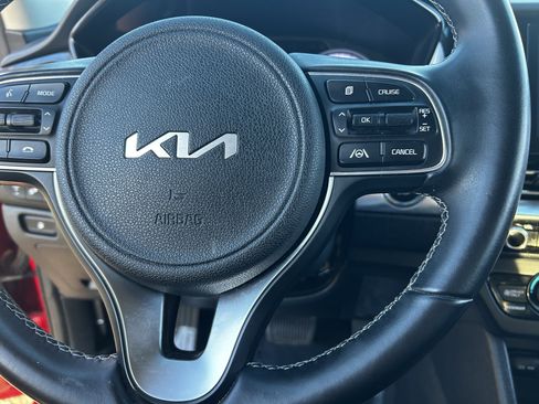 Certified 2022 Kia Niro LXS image 24