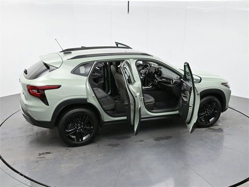 Used 2025 Chevrolet Trax ACTIV w/ Driver Confidence Package image 43