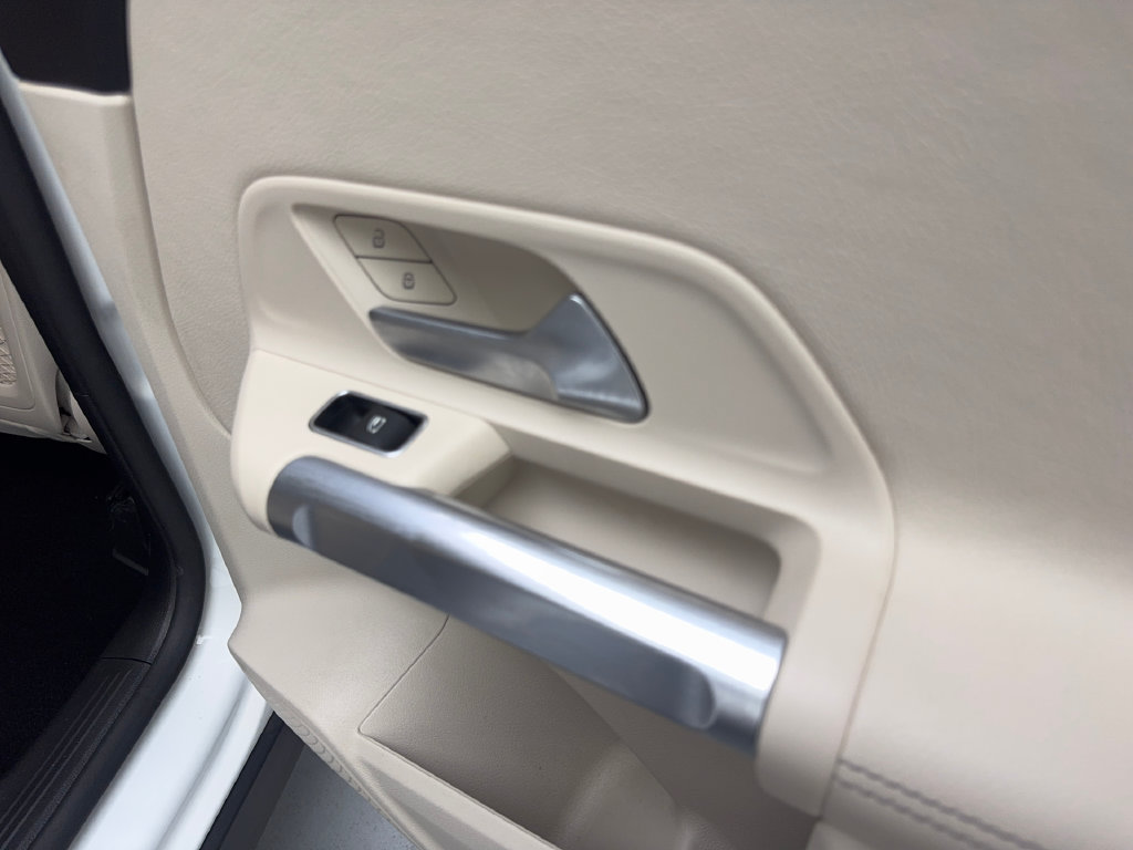 Used 2022 Mercedes-Benz GLB 250 image 48