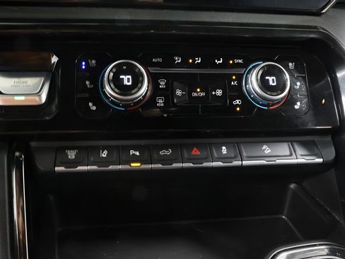 Used 2025 GMC Sierra 2500 AT4 w/ Technology Package AWD/4WD image 10