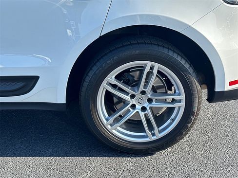 Used 2022 Porsche Macan image 20