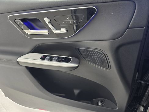 Certified 2025 Mercedes-Benz GLC 300 image 24