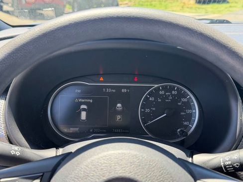 Used 2018 Nissan Kicks SV FWD image 16