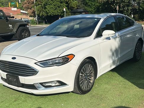 Used 2017 Ford Fusion SE w/ Fusion SE Technology Package AWD/4WD image 3