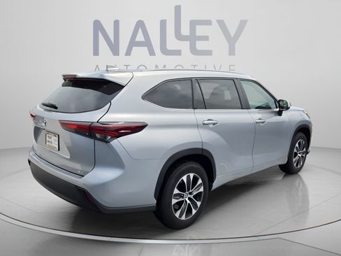 Used 2025 Toyota Highlander XLE FWD image 5