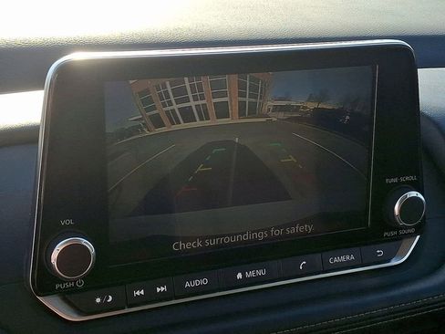 Used 2024 Nissan Rogue S image 17