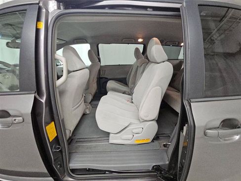 Used 2012 Toyota Sienna LE FWD image 10
