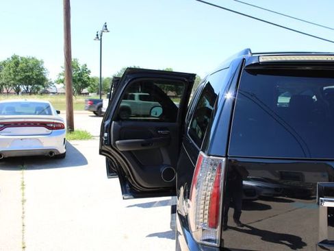 Used 2014 Cadillac Escalade Premium RWD image 30