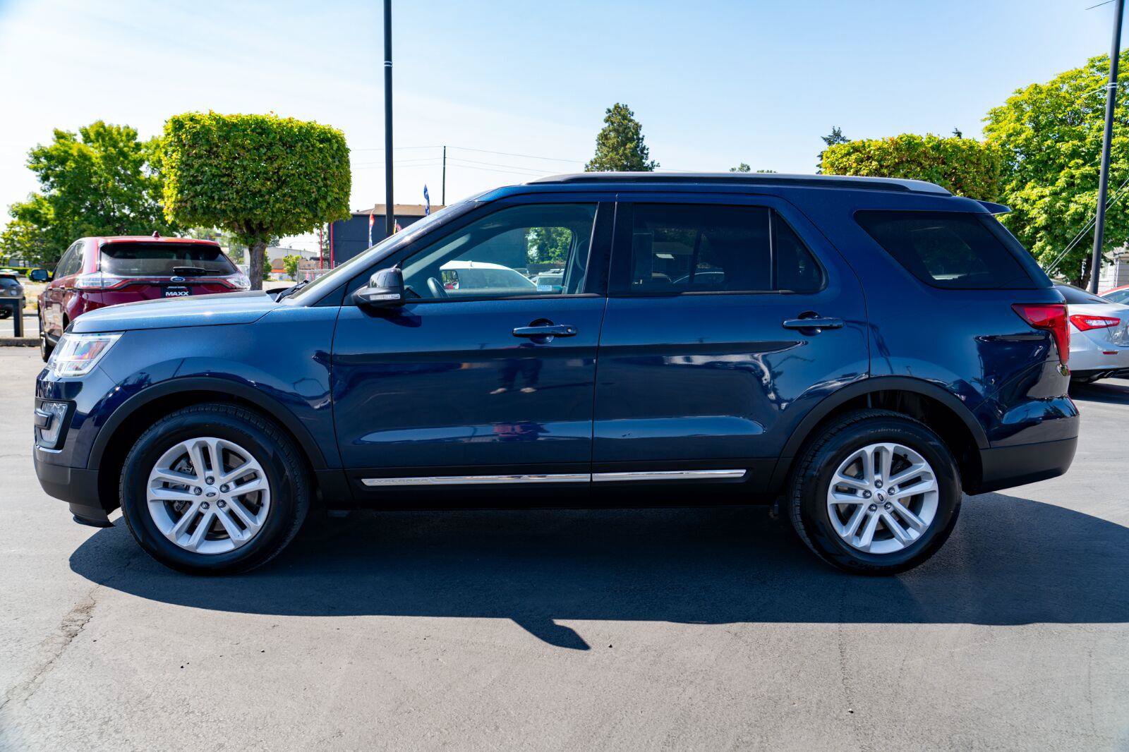 Used 2017 Ford Explorer XLT FWD image 12