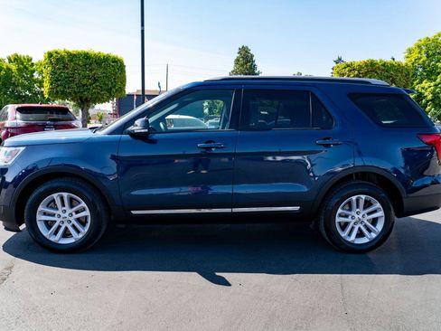 Used 2017 Ford Explorer XLT FWD image 12