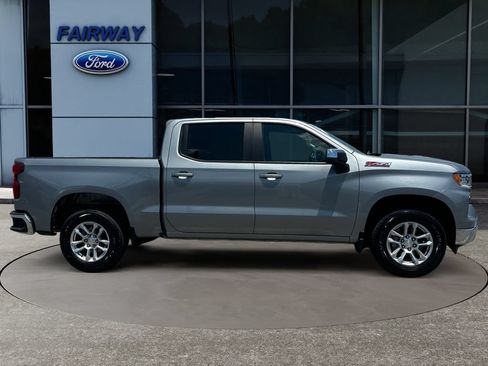 Used 2024 Chevrolet Silverado 1500 LT w/ Z71 Off-Road Package AWD/4WD image 9