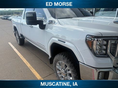 Used 2022 GMC Sierra 2500 SLT w/ SLT Preferred Package AWD/4WD image 2