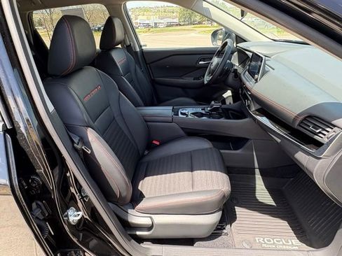 Used 2025 Nissan Rogue SV AWD/4WD image 30