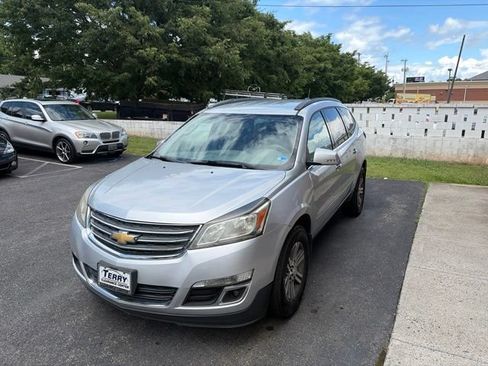 Used 2017 Chevrolet Traverse LT AWD/4WD image 2