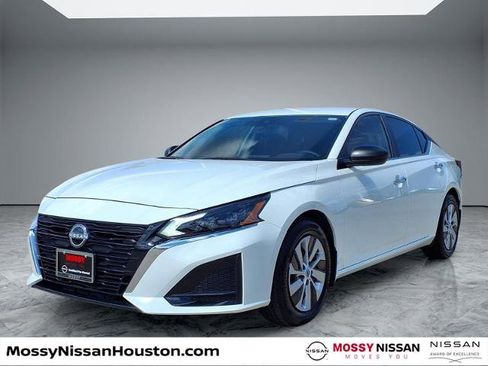 Certified 2025 Nissan Altima 2.5 S image 4