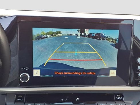 Used 2025 Toyota Camry SE w/ Convenience Package FWD image 18
