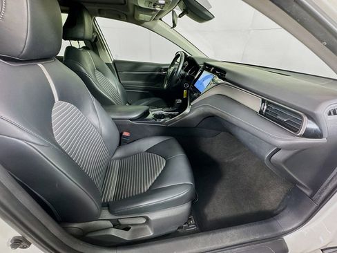 Used 2020 Toyota Camry SE image 34
