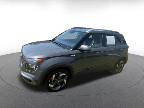 Used 2025 Hyundai Venue SEL FWD image 7