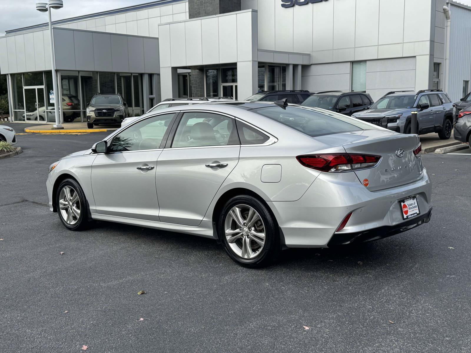 Used 2019 Hyundai Sonata Limited w/ Ultimate Package 04 FWD image 2