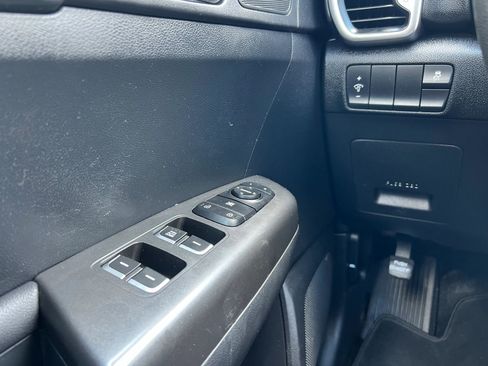Used 2019 Kia Sportage LX image 11
