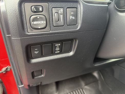 Used 2018 Toyota 4Runner SR5 AWD/4WD image 17