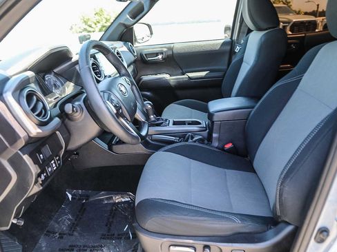 Used 2021 Toyota Tacoma TRD Off-Road w/ Technology Package AWD/4WD image 14