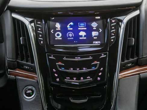 Used 2018 Cadillac Escalade 2WD image 19