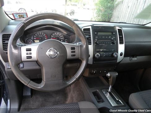 Used 2012 Nissan Frontier SV w/ SV Premium Utility Pkg AWD/4WD image 15