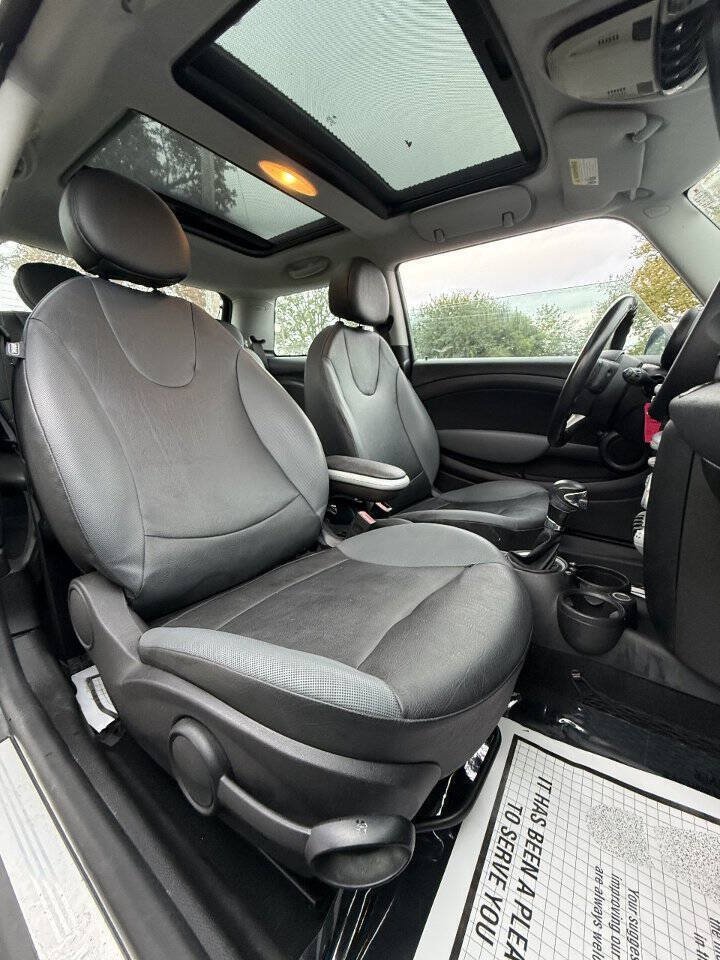 Used 2009 MINI Cooper Hardtop w/ Premium Pkg FWD image 16