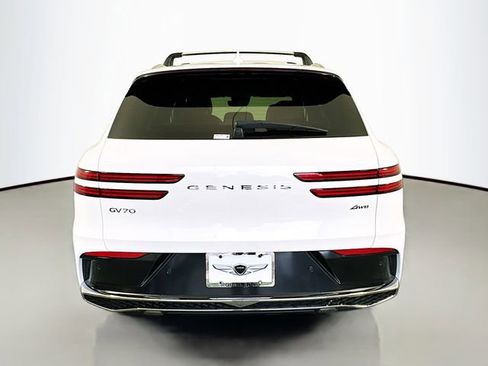 Used 2026 Genesis GV70 2.5T Advanced AWD/4WD image 6