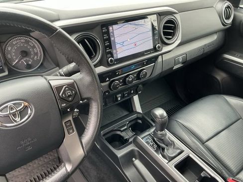 Used 2020 Toyota Tacoma TRD Off-Road AWD/4WD image 24