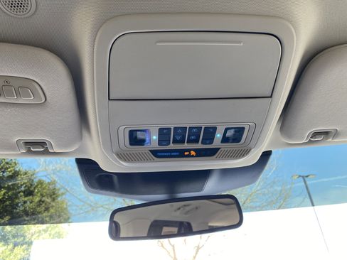 Used 2020 Ford Explorer Platinum w/ Premium Technology Package image 32