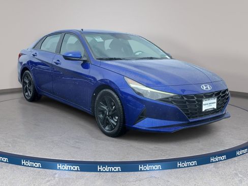 Used 2023 Hyundai Elantra SEL FWD image 4