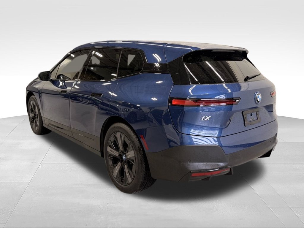 Used 2024 BMW iX xDrive50 w/ Premium Package AWD/4WD image 3
