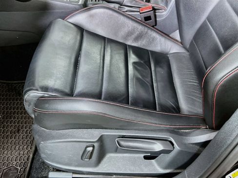 Used 2017 Volkswagen GTI SE FWD image 21