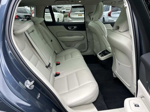 Certified 2025 Volvo V60 B5 Cross Country Ultra w/ Protection Package Premier image 24