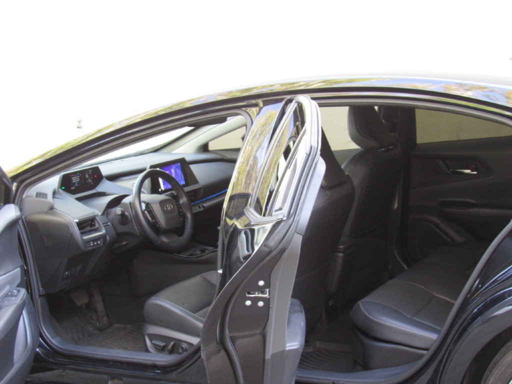 Used 2025 Toyota Prius FWD image 14
